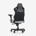 ⁦كرسي الألعاب AndaSeat Kaiser 4 الجديد بقماش الكتّان مع مساند ذراع 6D – مقاس XL – لون رمادي Ash⁩ - الصورة ⁦4⁩