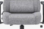 ⁦كرسي الألعاب AndaSeat Novis Series المريح – مقاس XL  فايبررمادي | مناسب لطول 165–210 سم | وزن 35–120 كجم⁩ - الصورة ⁦9⁩