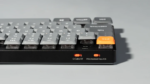 ⁦وحة مفاتيح جيمنج ميكانيكية لاسلكية Keychron K1 Max بحجم TKL بنسبة 80 بالمئة مع إضاءة RGB وقابلية تبديل السويتشات ودعم QMK و VIA وسويتشات Gateron Red منخفضة الارتفاع باللون الأسود تخطيط إنجليزي عربي⁩ - الصورة ⁦7⁩