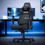 ⁦كرسي الألعاب AndaSeat Kaiser 4 الجديد بقماش الكتّان مع مساند ذراع 6D – مقاس XL – لون اسود⁩ - الصورة ⁦11⁩