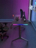 ⁦جهاز بلاي ستيشن الرقمي بسعة 825 جيجابايت مع طاولة غاماكس RGB سوداء بأبعاد 140*60*74 وكرسي ألعاب غاماكس جلدي⁩ - الصورة ⁦10⁩