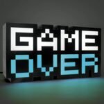 مصباح ديكور بضوء بيكسل، 8 بت، على شكل عبارة Game Over، قابل للتجميع، يتفاعل مع الصوت بألوان متغيرة - Image 3
