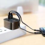 ⁦شاحن بيسوس جداري سريع بمنفذي يو إس بي ٣٫٠ وقابس بريطاني – صندوق مفتوح⁩ - الصورة ⁦3⁩