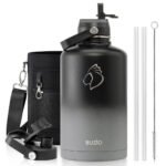 A 2.5-liter water bottle from the Pozio Duetto series with two lids and a protective cap