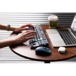 ⁦كومبو كيبورد Keychron B33 عربي وماوس BM25 لاسلكي، بتصميم ٨٠٪ TKL – أسود وأخضر⁩ - الصورة ⁦2⁩